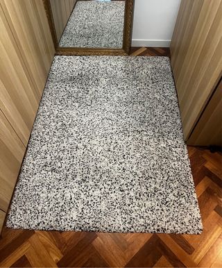 Alfombra pelo largo beige con puntos