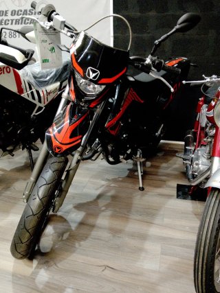 Super Motard 50cc 2T Minarelli Matricula incluida.