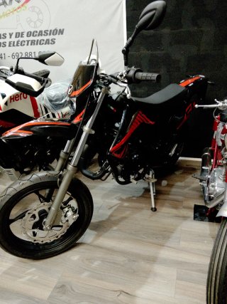 Super Motard 50cc 2T Minarelli Matricula incluida.