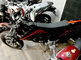 Super Motard 50cc 2T Minarelli Matricula incluida.