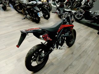 Super Motard 50cc 2T Minarelli Matricula incluida.