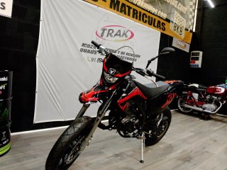 Super Motard 50cc 2T Minarelli Matricula incluida.
