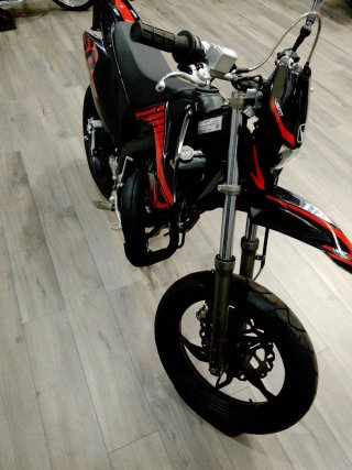 Super Motard 50cc 2T Minarelli Matricula incluida.