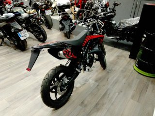 Super Motard 50cc 2T Minarelli Matricula incluida.