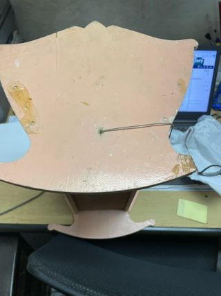 Vecchia culla a dondolo con carillon