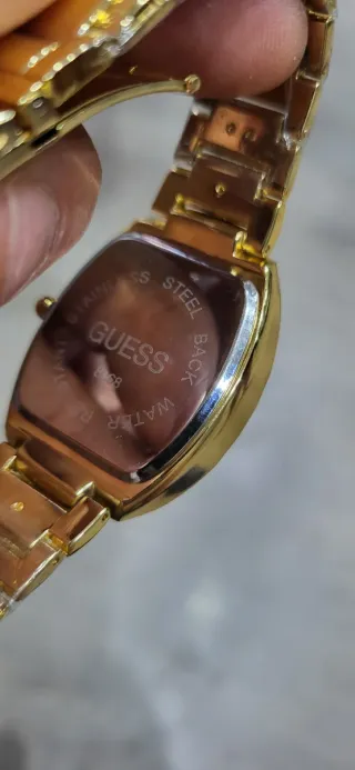 Reloj Guess Dorado con Cristales
