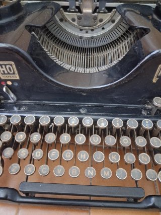 Máquina de escribir Hispano Olivetti M40