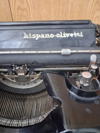 Máquina de escribir Hispano Olivetti M40