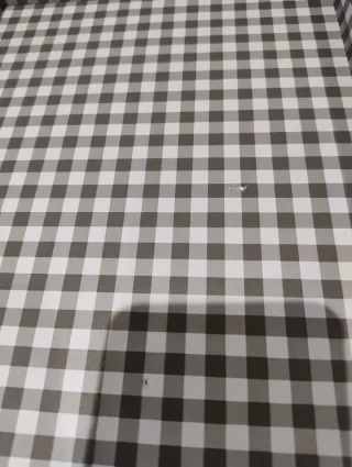 Caja gris con tapa para almacenaje