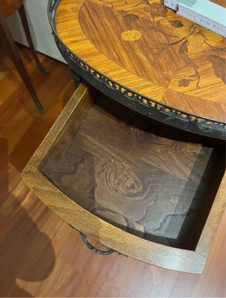 Comodini antichi in legno e metallo