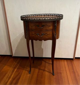 Comodini antichi in legno e metallo