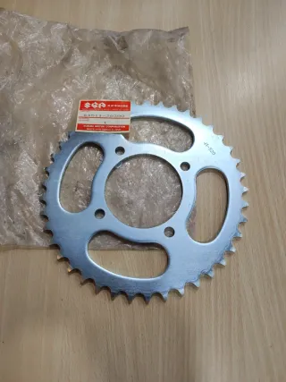 Corona Suzuki GN 250