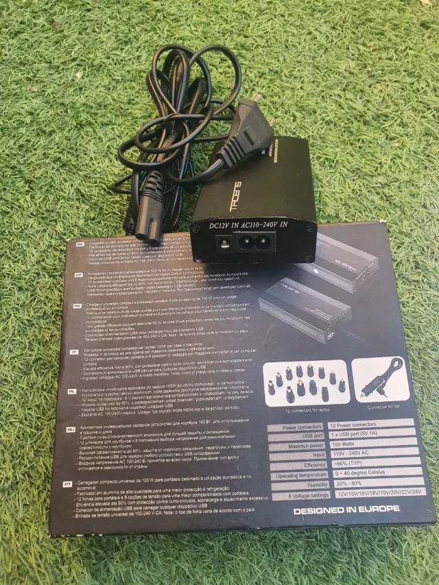 Adaptador Universal Tracer DC12V AC110-240V