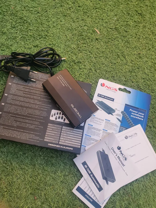 Adaptador Universal Tracer DC12V AC110-240V