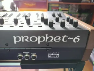 Sequential Prophet 6 Sintetizador