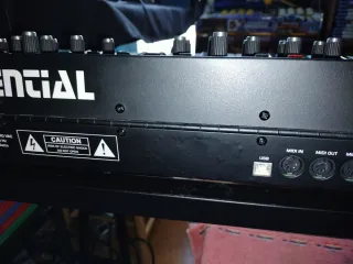 Sequential Prophet 6 Sintetizador