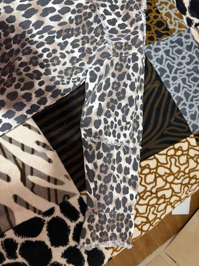 Sobrecamisa leopardo con detalles