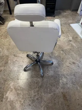 Sillón de estética blanco