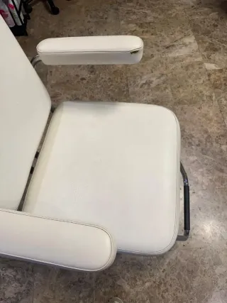 Sillón de estética blanco