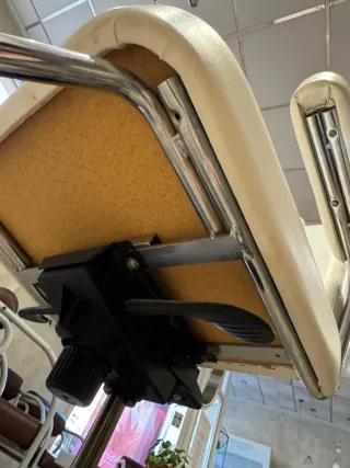 Sillón de estética blanco