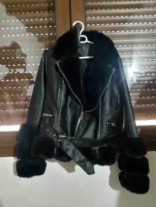 Abrigo cuero y pelo mujer negro