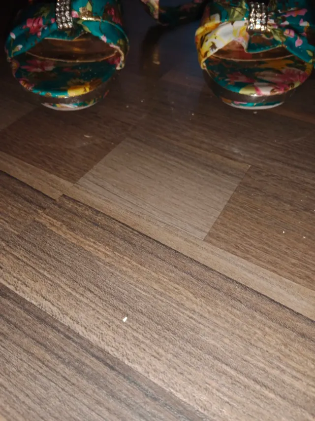 Sandalias de tiras florales