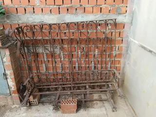 Tres balcones con más de cien años