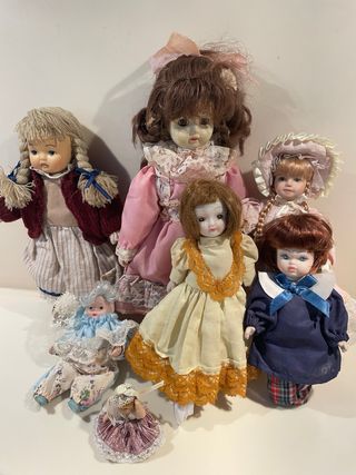 Lotto bambole vintage con scatola latta