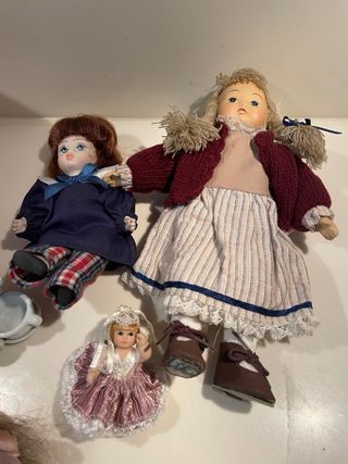 Lotto bambole vintage con scatola latta