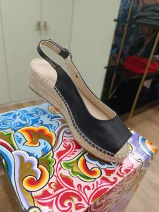 Alpargatas destalonadas Negra y Beige