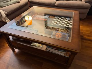 Mesa de centro de madera y cristal