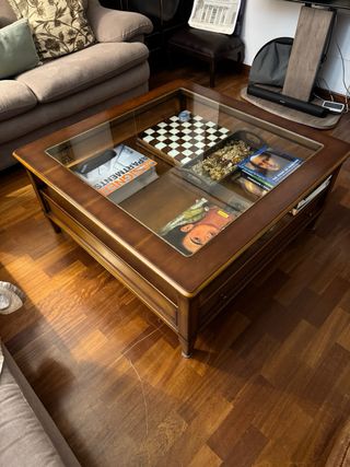 Mesa de centro de madera y cristal