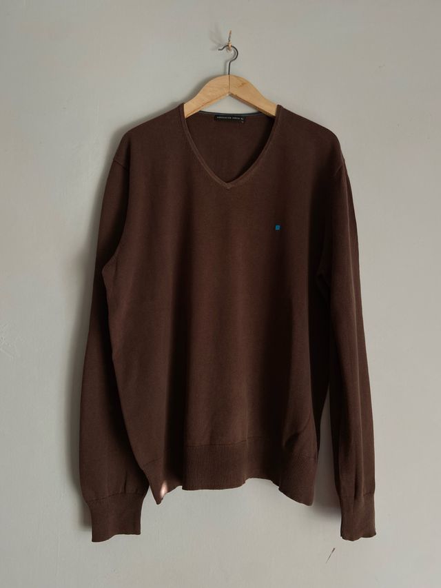 Suéter marrón con cuello en V para hombre talla XL