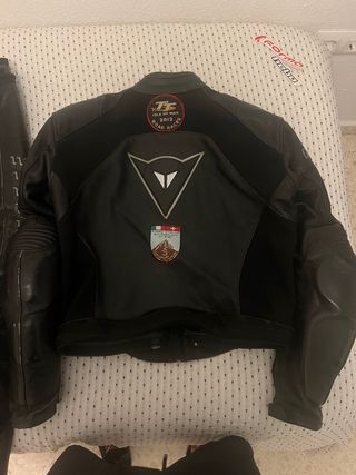 Mono Dainese cuero negro talla 50