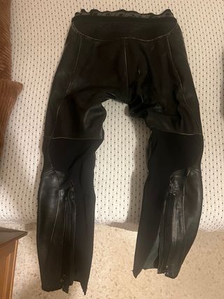 Mono Dainese cuero negro talla 50