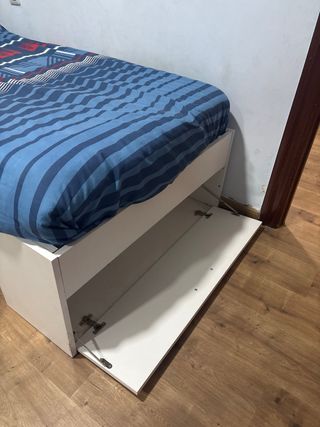 Cama individual 90cm como nueva.