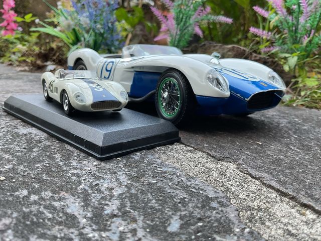 2 Ferrari 1/18 e 1/43