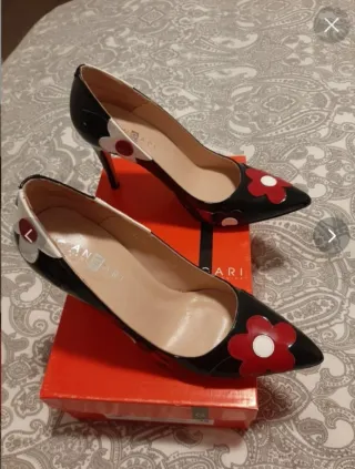 Zapatos Stilettos Angari Piel charol Negro Rojo