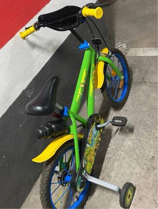 Bicicleta infantil verde y amarilla