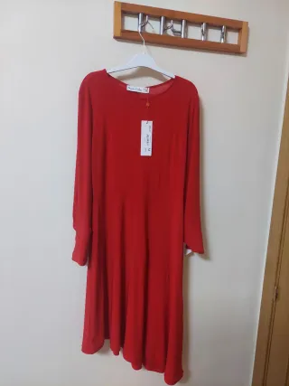Vestido rojo asimétrico manga larga