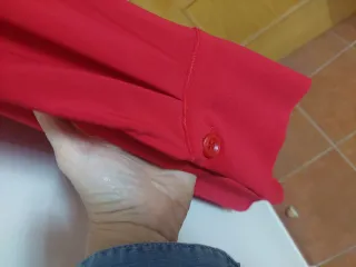 Vestido rojo asimétrico manga larga