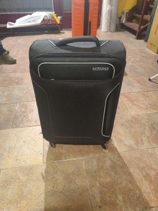 American Tourister Holiday Heat Spinner Maleta