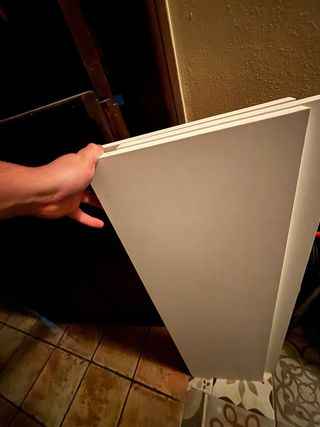 Estantería de pared metálica