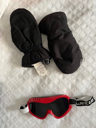 Mono esqui con capucha Guantes y Gafas