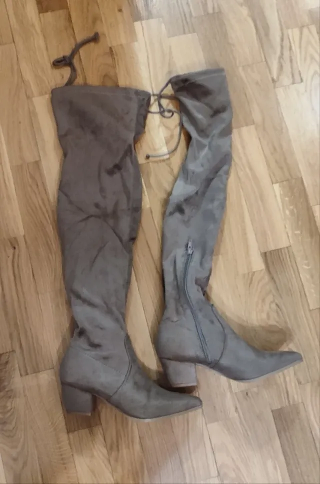 Botas altas por encima de la rodilla