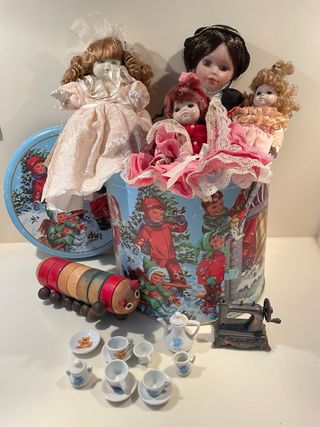 lotto bambole vintage  con scatola di latta