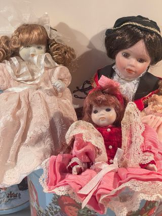 lotto bambole vintage  con scatola di latta