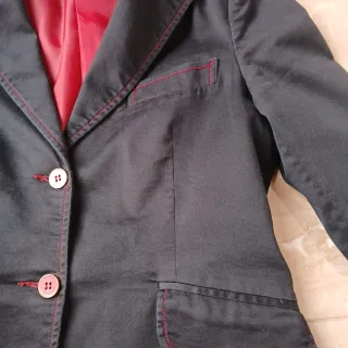 Chaqueta Blazer Precchio azul marino detalles rojo