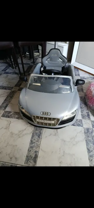 Coche eléctrico Audi R8 Spyder para niños