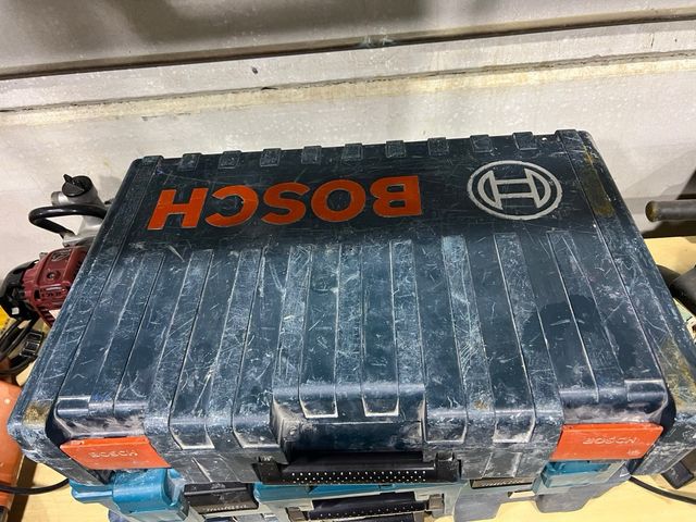 Martillo Bosch GSH 11 E con maletín